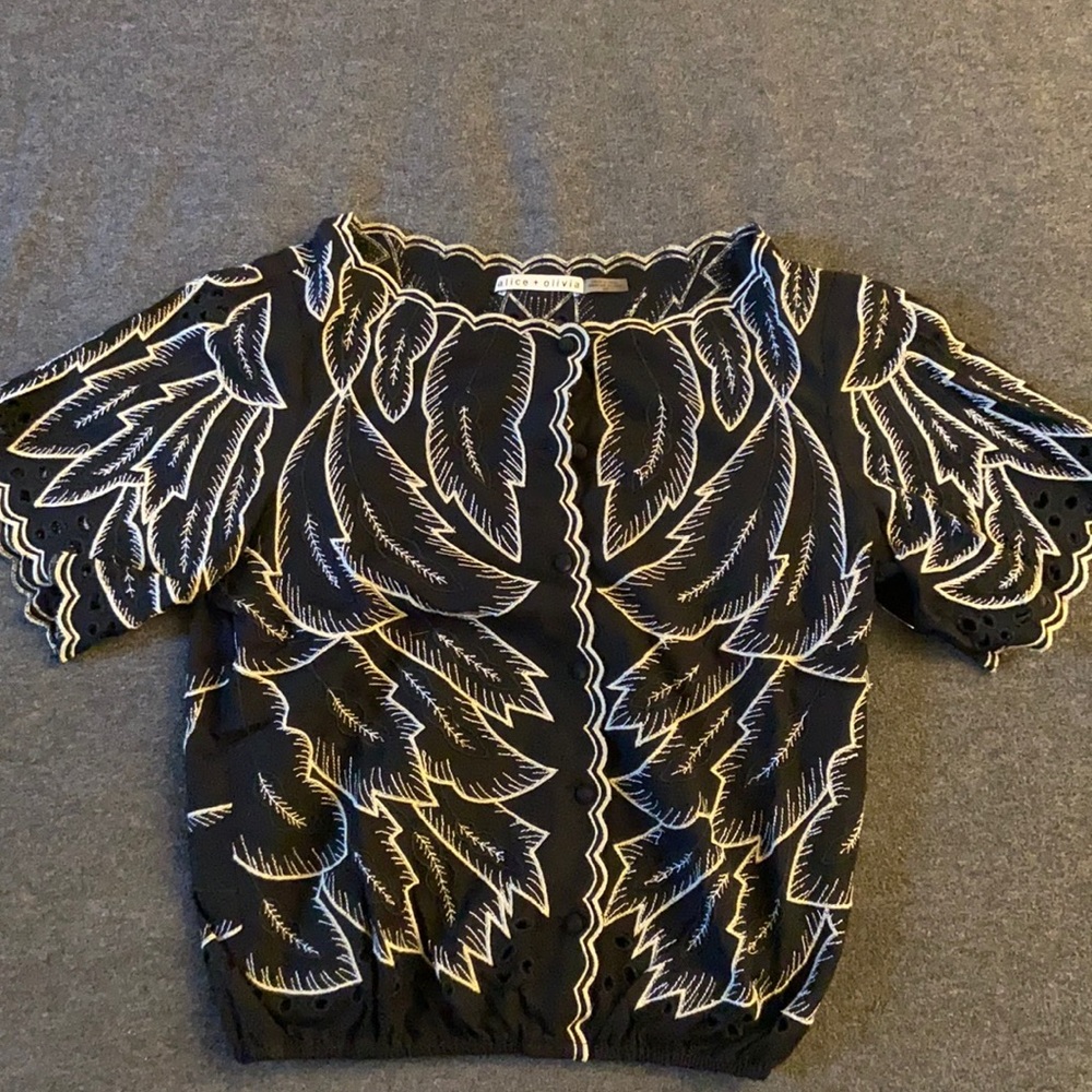 Alice & Olivia black floral short sleeve blouse